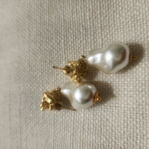 Elegant Gold and White Pearl Earrings